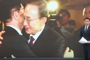 弥勒李明博、朴槿惠给金文洙打气 鼓励其争取赢得韩国大选