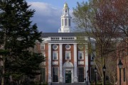 弥勒美国务院指示领事馆恢复处理哈佛大学国际学生签证